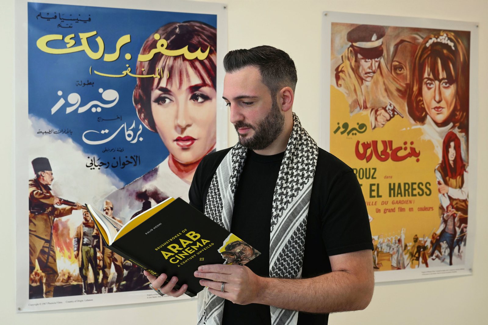 Kalid Hosni reading Brushstrokes of Arab Cinema at the exhibition